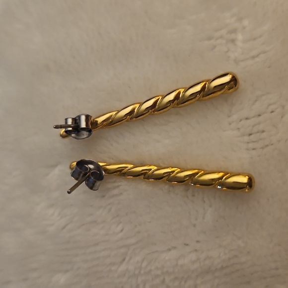3/$30 Vintage Goldtone Twisted Rod Post Earrings - Picture 3 of 4